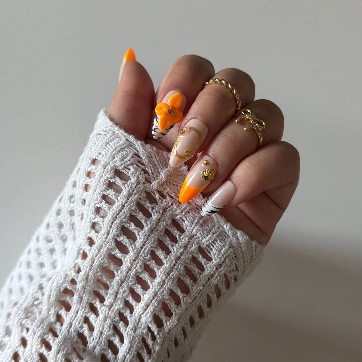 GOLDEN SAVANNAH
 - Press  on nails